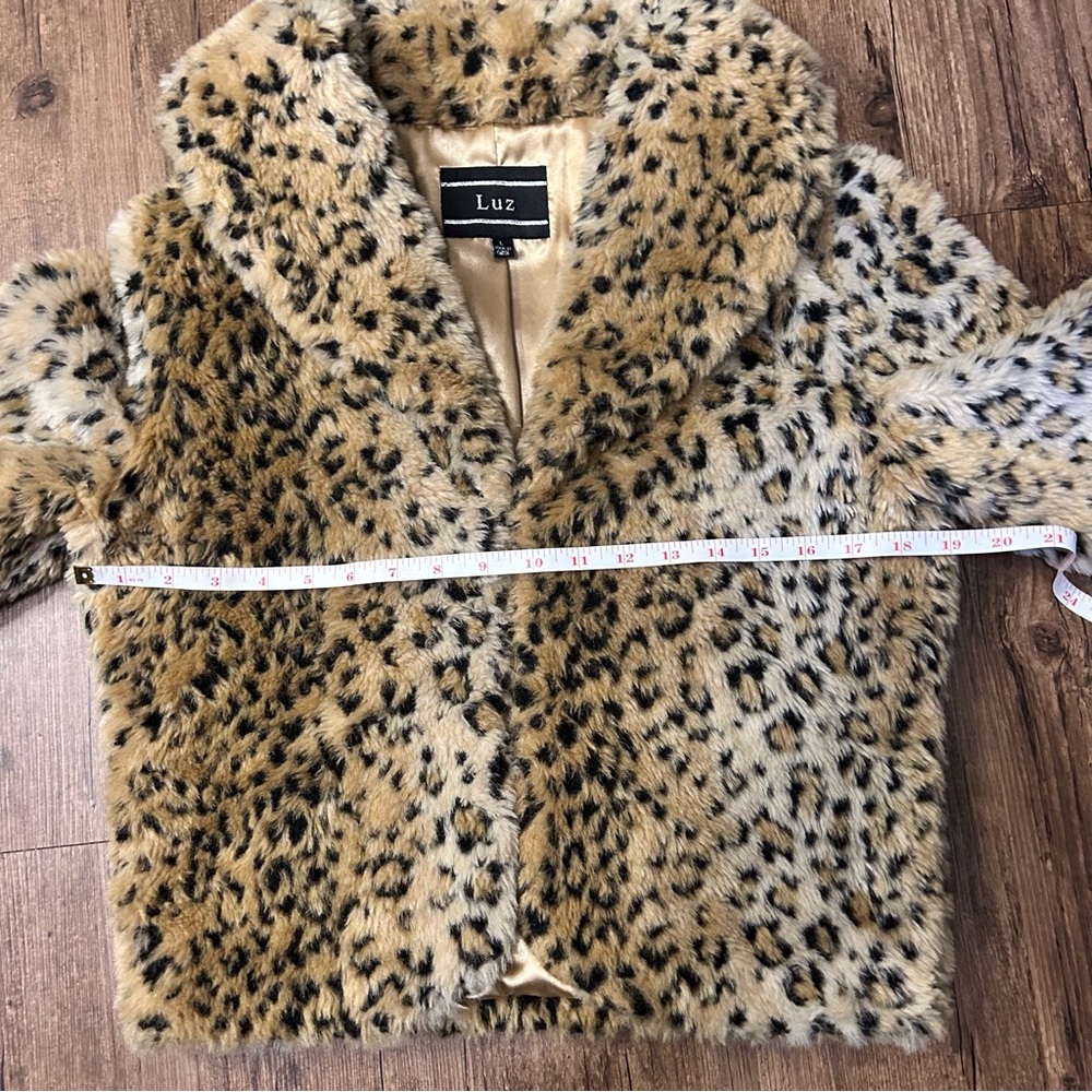 Luz Animal Print Cheetah Faux Fur 3/4 Sleeve Crop Coat - Picture 14 of 15